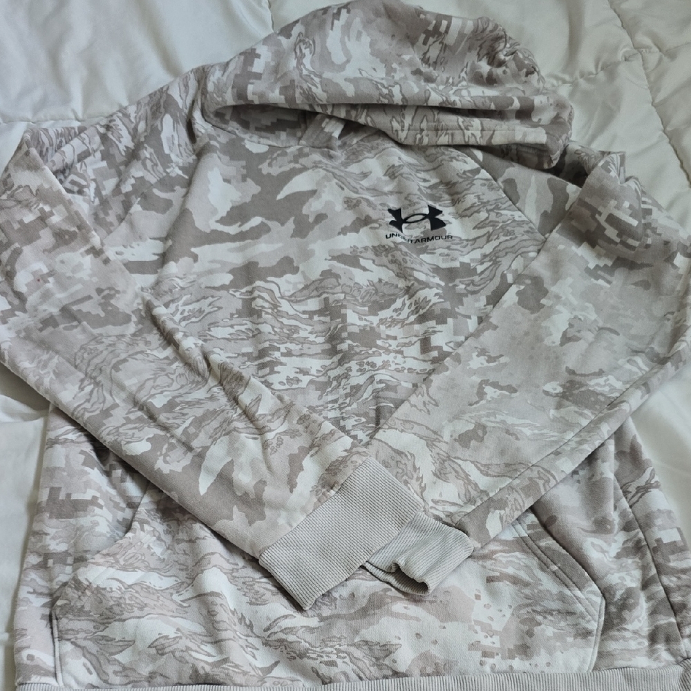 Under Armour Beige and Cream Camouflage Hoodie